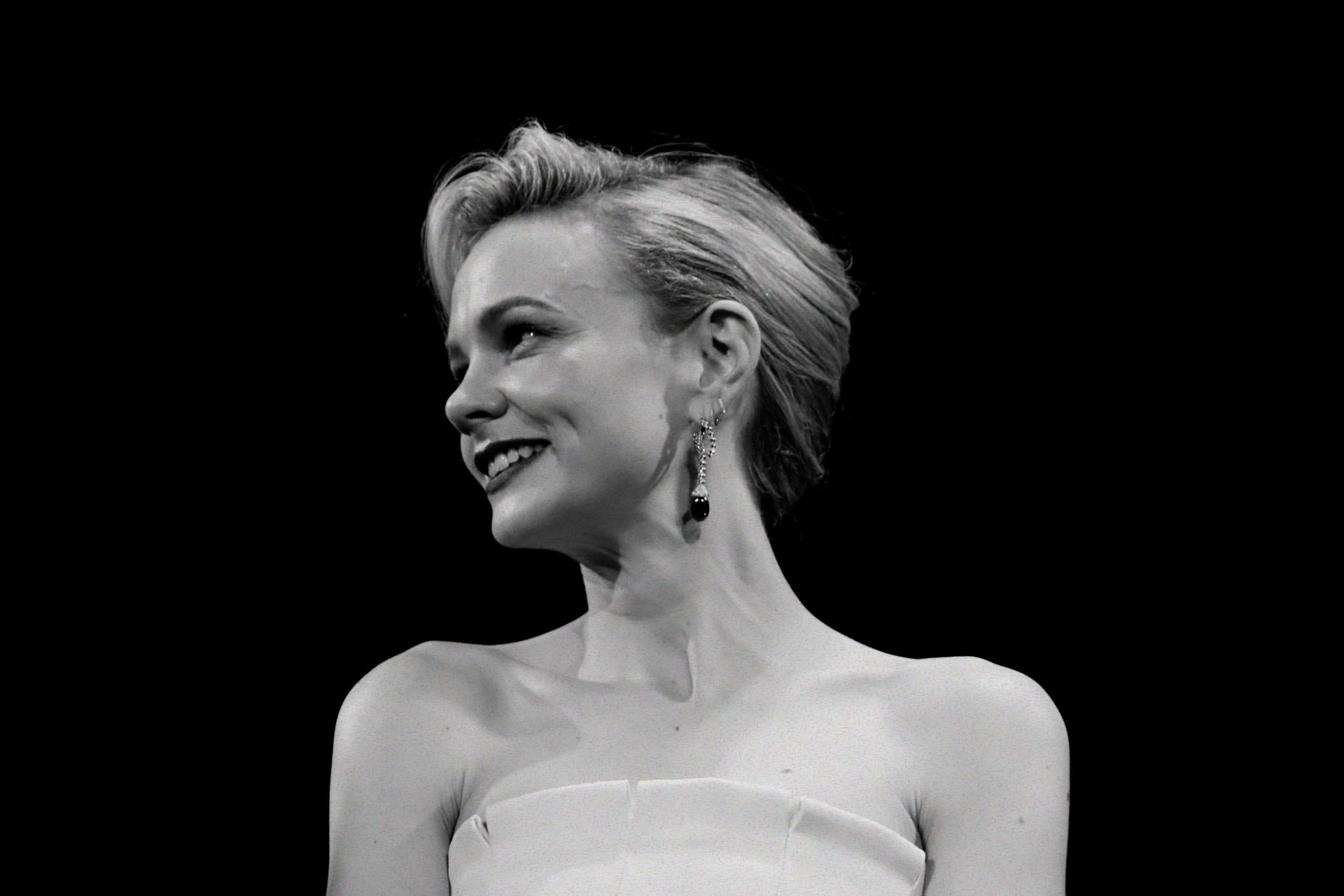 HAPPY BIRTHDAY TO MY DEAR CAREY MULLIGAN      CAN\T WAIT TO SEE YOU IN NEW YORK   WITH ALL MY LOVE      