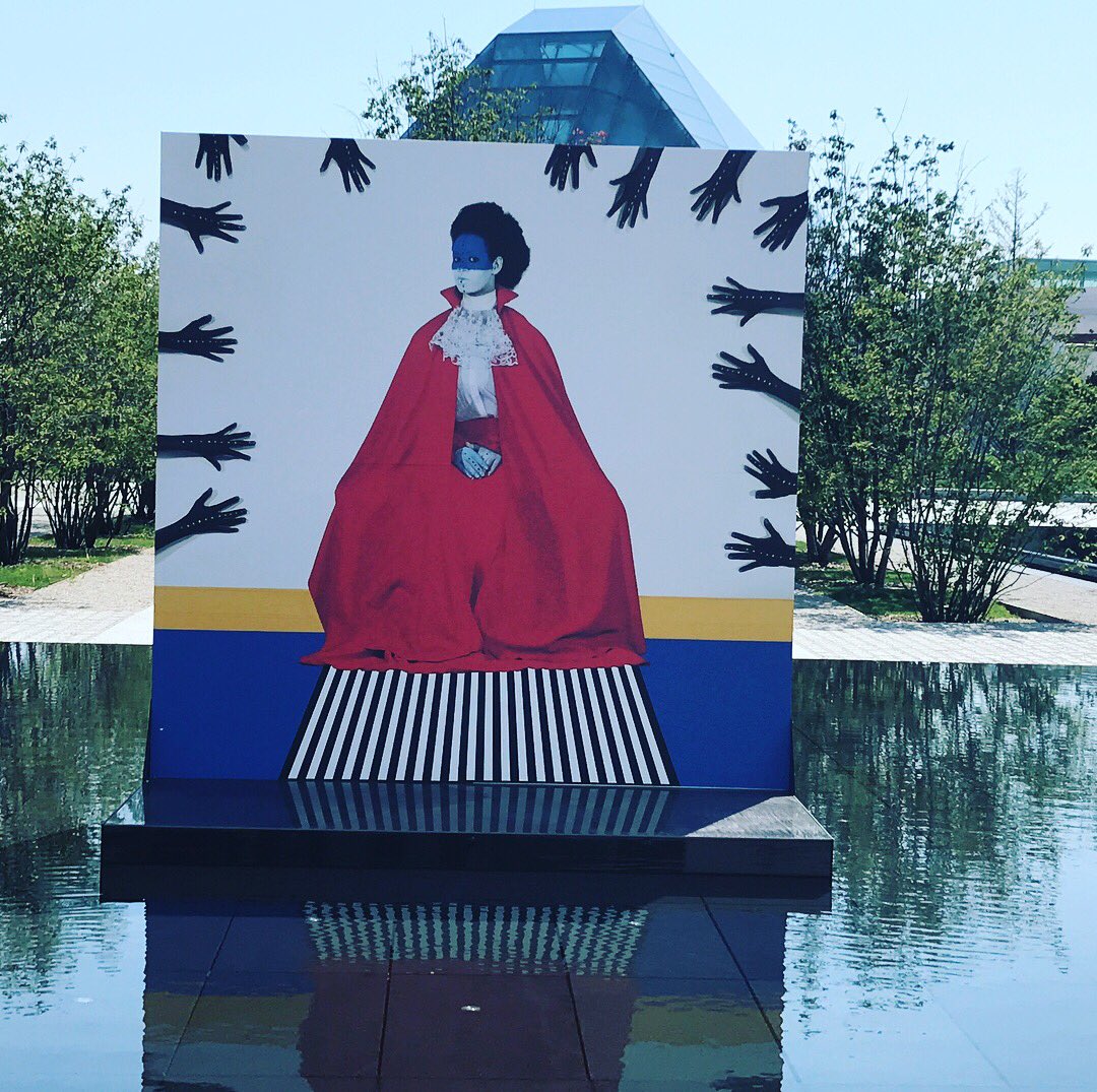 beautifulzion1's tweet photo. So lucky at #DoorsOpenToronto at the #agakhanmuseum to catch #Contact2018 show- Reflections of Hope: Aida Muluneh. Beautifullly displayed show. #aidamuluneh #reflectionsofhope #contacttoronto #dot18 #blogtodot18 https://t.co/L7sNF9eAmQ
