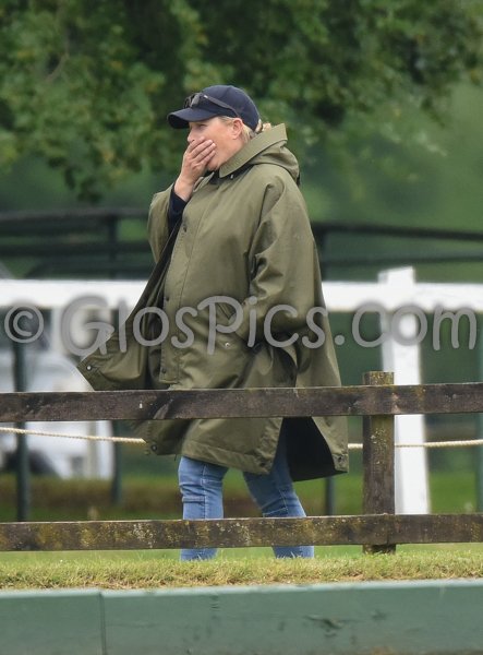 _Glospics_'s tweet photo. A heavily pregnant Zara Tindall watches Duke of Cambridge play polo yesterday #polo #Royals #ZaraPhillips #Jerudong @CirencesterPolo https://t.co/Bb0xuBPPDJ