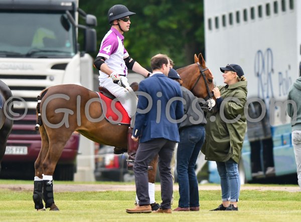 _Glospics_'s tweet photo. A heavily pregnant Zara Tindall watches Duke of Cambridge play polo yesterday #polo #Royals #ZaraPhillips #Jerudong @CirencesterPolo https://t.co/Bb0xuBPPDJ