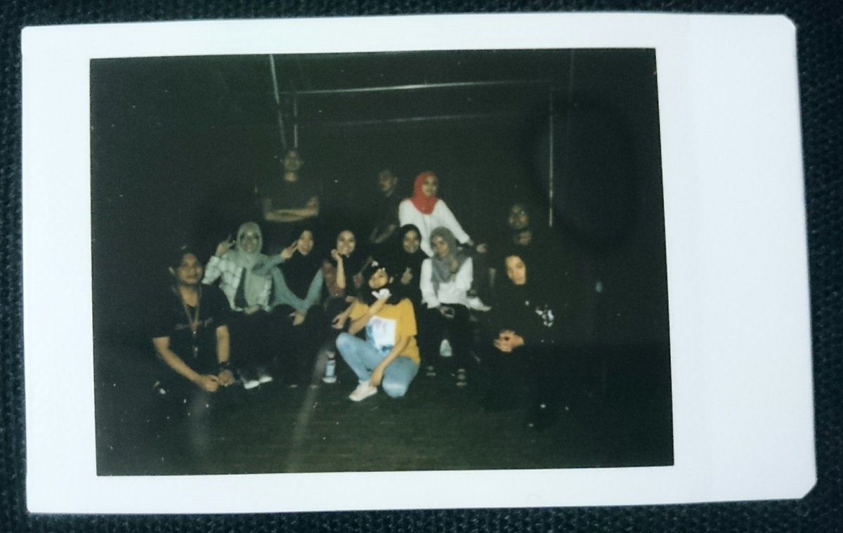 xFALLENxZOMBIEx's tweet image. Iftar With JB Poet Society 
@ Educity, Lake 26//5//18 

Thank you all for opening your doors and always letting us join in💞

#JBPoetSociety #Educity 
#DePressArt // #Polaroid