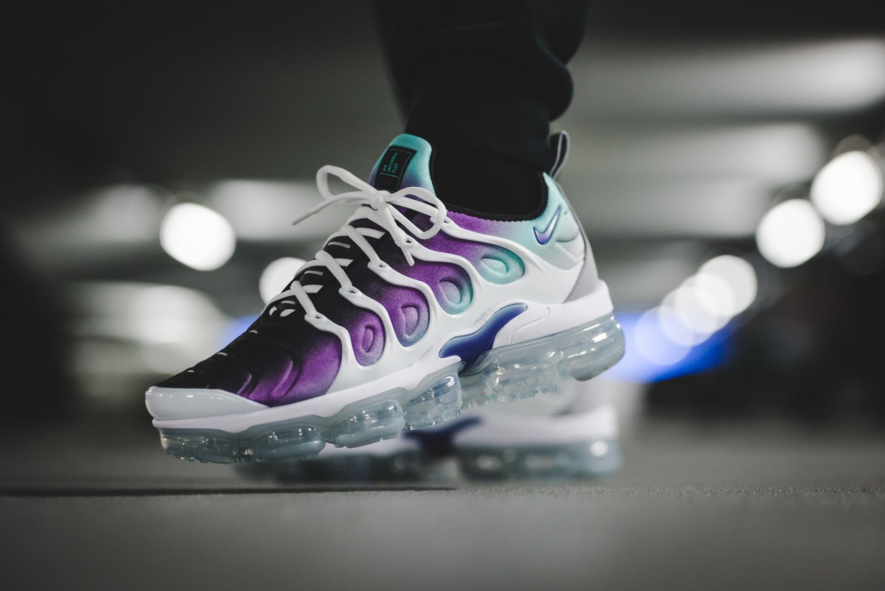 vapormax plus white purple