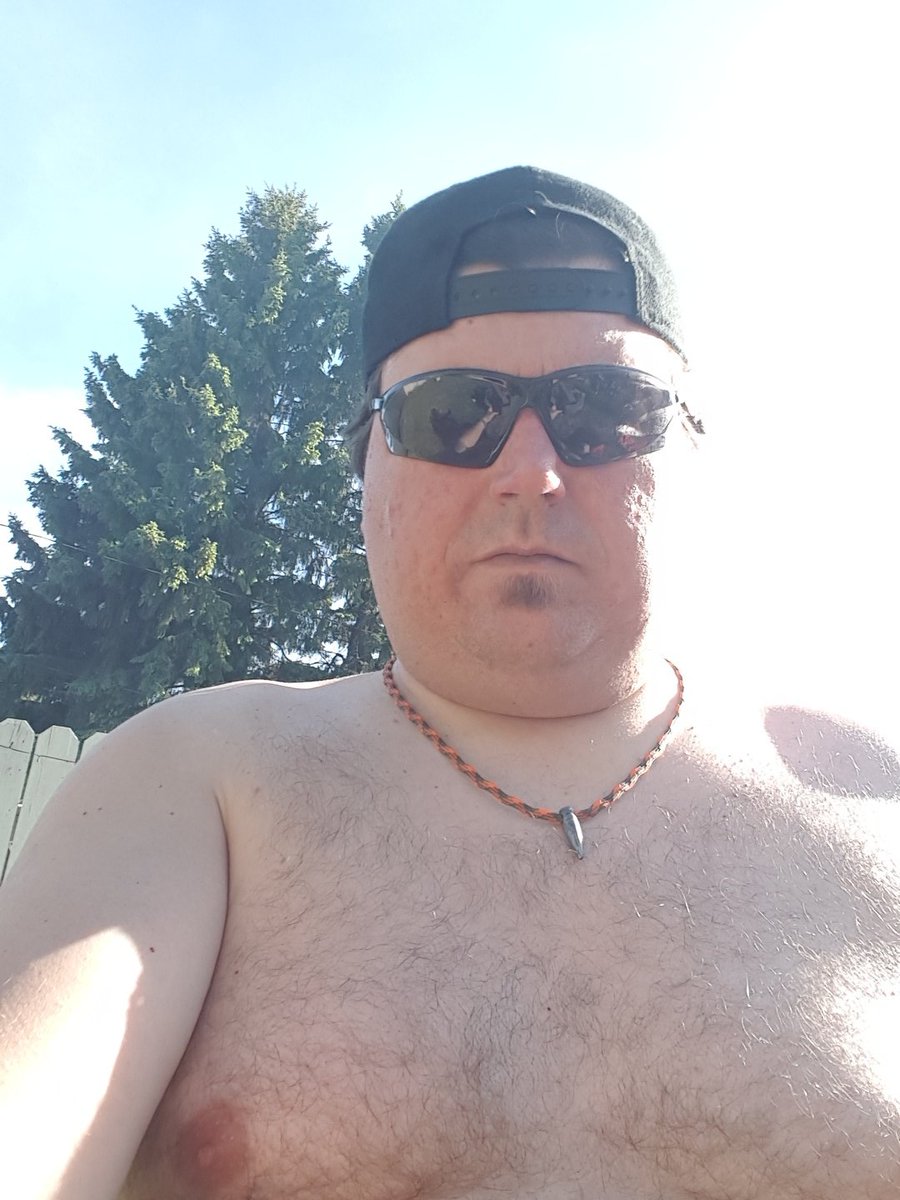 JameyNelson17's tweet photo. #DadBod2018 down 7lbs so I felt the need to show it off. Sorry for anyone offended by large breasted topless pics. https://t.co/TFE6Mwzomd