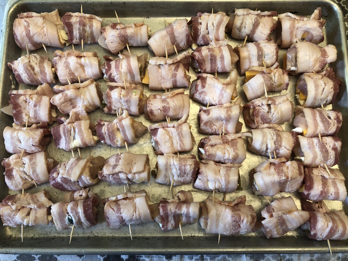 johnpgovea's tweet photo. Cubed chicken, sharp cheddar squares, sliced jalapeño, Philadelphia cream cheese, rolled and wrapped in bacon #ChickenBombs @MeatChurch you have to try this appetizer https://t.co/oLG1ZOlKgo