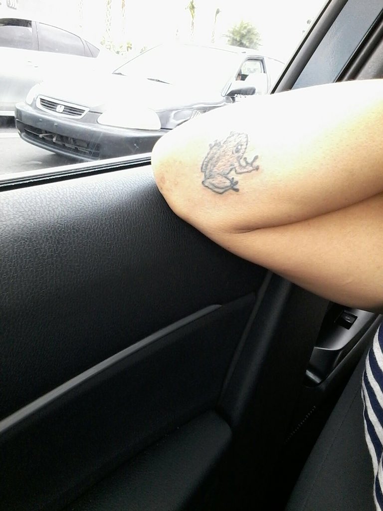 La Rosa Negra ブラックローズ Finish I Am From Puerto Rico Like The Coqui Tattoo Sarobeytattoo