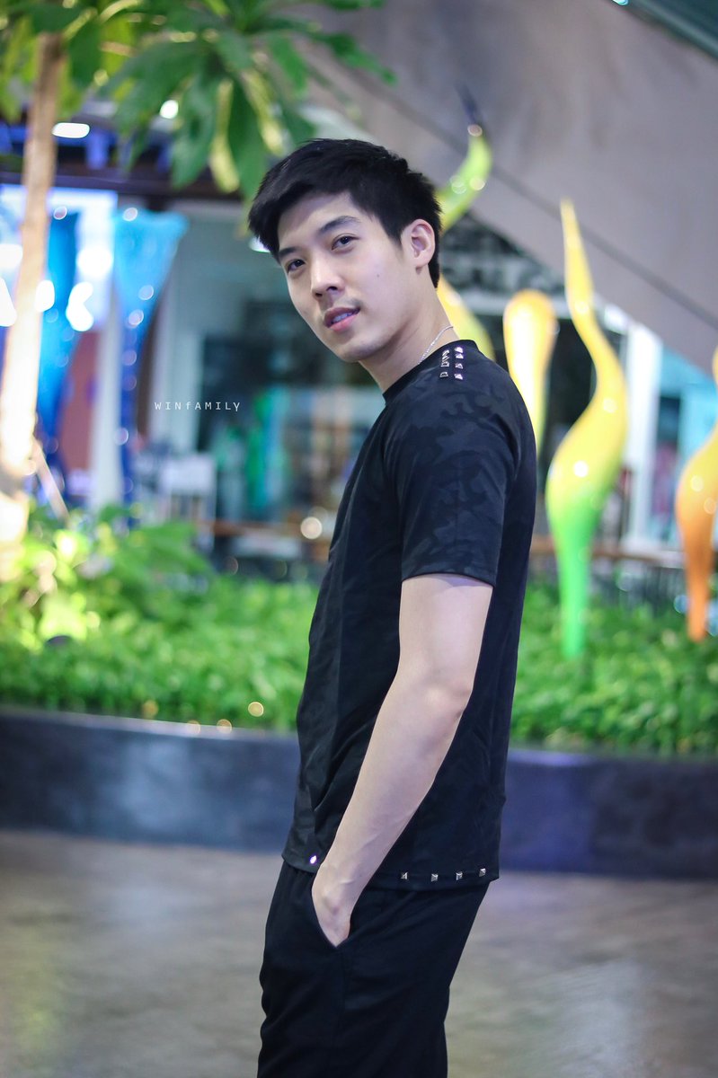 winfamily_'s tweet photo. ใจกลางเมืองอะมีแต่ตึก 
แต่ใจกลางความรู้สึกมีแต่เทอนะ ☺️
.
.
@win__chuanchai 
#Morning #winfamily #winchuanchai #KUSexyBoy https://t.co/6Zxy8G80D2