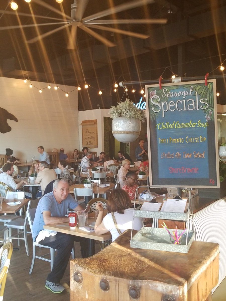 BeasleyFood's tweet photo. Summer time and grubbin easy https://t.co/Nx0kupkobG