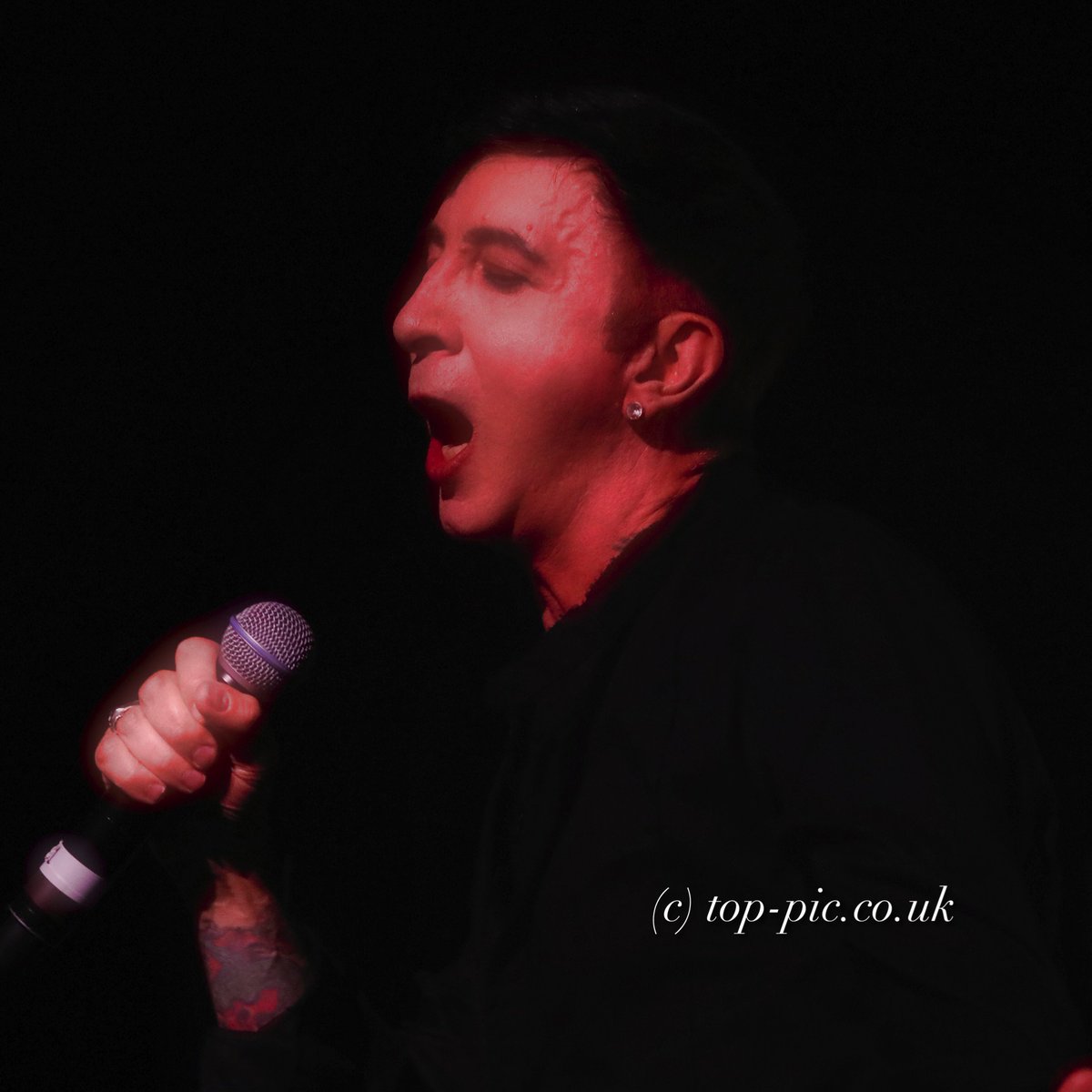 toppiccouk's tweet photo. An absolutely phenomenal performance from @MarcAlmond brings the curtain down on @InTheParkFest for another year. If you put one artiste on your "must see" list then look no further, old stuff, new stuff and even a bit of T Rex to finish #music #essex #legend #southend https://t.co/urita1ktKq