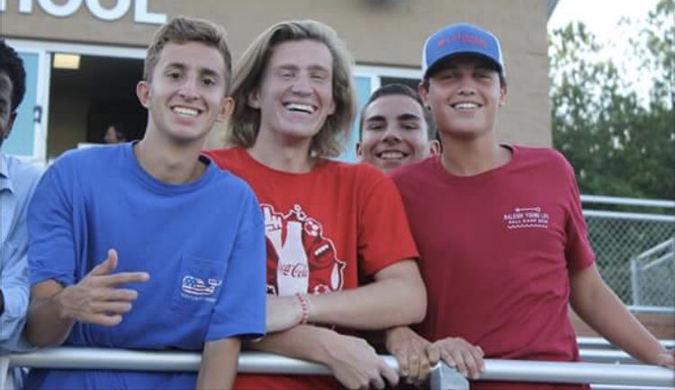 nreyes05's tweet photo. Happy Birthday to my best friend and one of the flowiest chaches I know! Hope you get a lot of toes for ur bday #skoduke #chach #slapbox #worstfrolfplayer https://t.co/UYrSGkWQmv