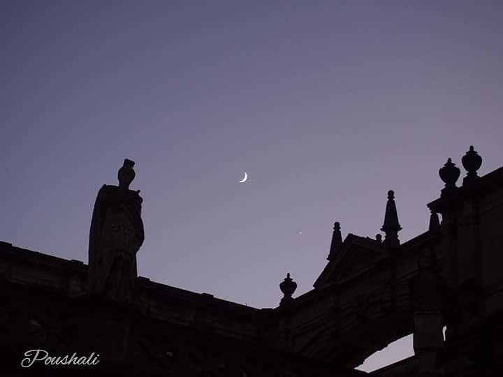 P__Paulie's tweet photo. They never sleep!...Forever gazing down upon the #mystic green waters of the #romanbaths #aquaesulis #bath #somerset #romanspa #statuesbynight #statuesilhouette #moonlit #clearwinternight #myshot #myphotography #amateurphotographer #amateurphotography
https://t.co/eowC34agSb https://t.co/h8SGrvZAUC