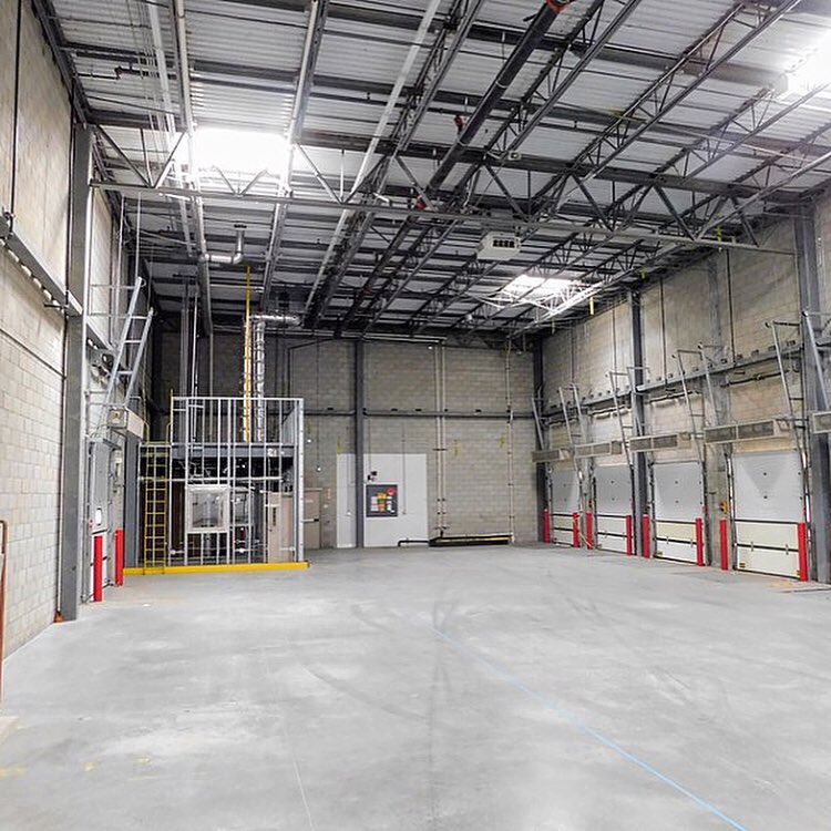 uscout_com's tweet image. Looking for a large space to film your next movie or host an epic event? Look no further than this exclusive Uscout listing in the desert. The former Sam’s Club location is 135,000 sq feet with 630 parking stalls. Email info@uscout.com for more info. #Uscout #filmlocations #film