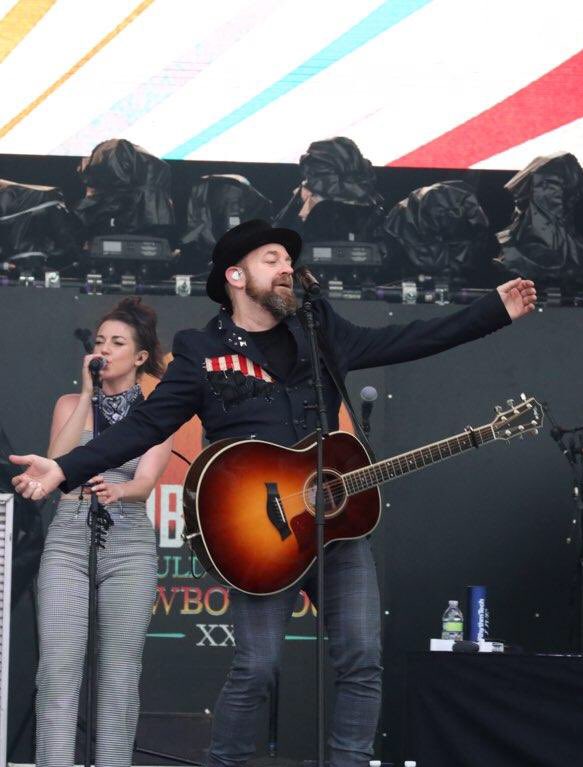 You can tell <a href="/kristianbush/">Kristian Bush</a> is having a good time! 😁 #Country500