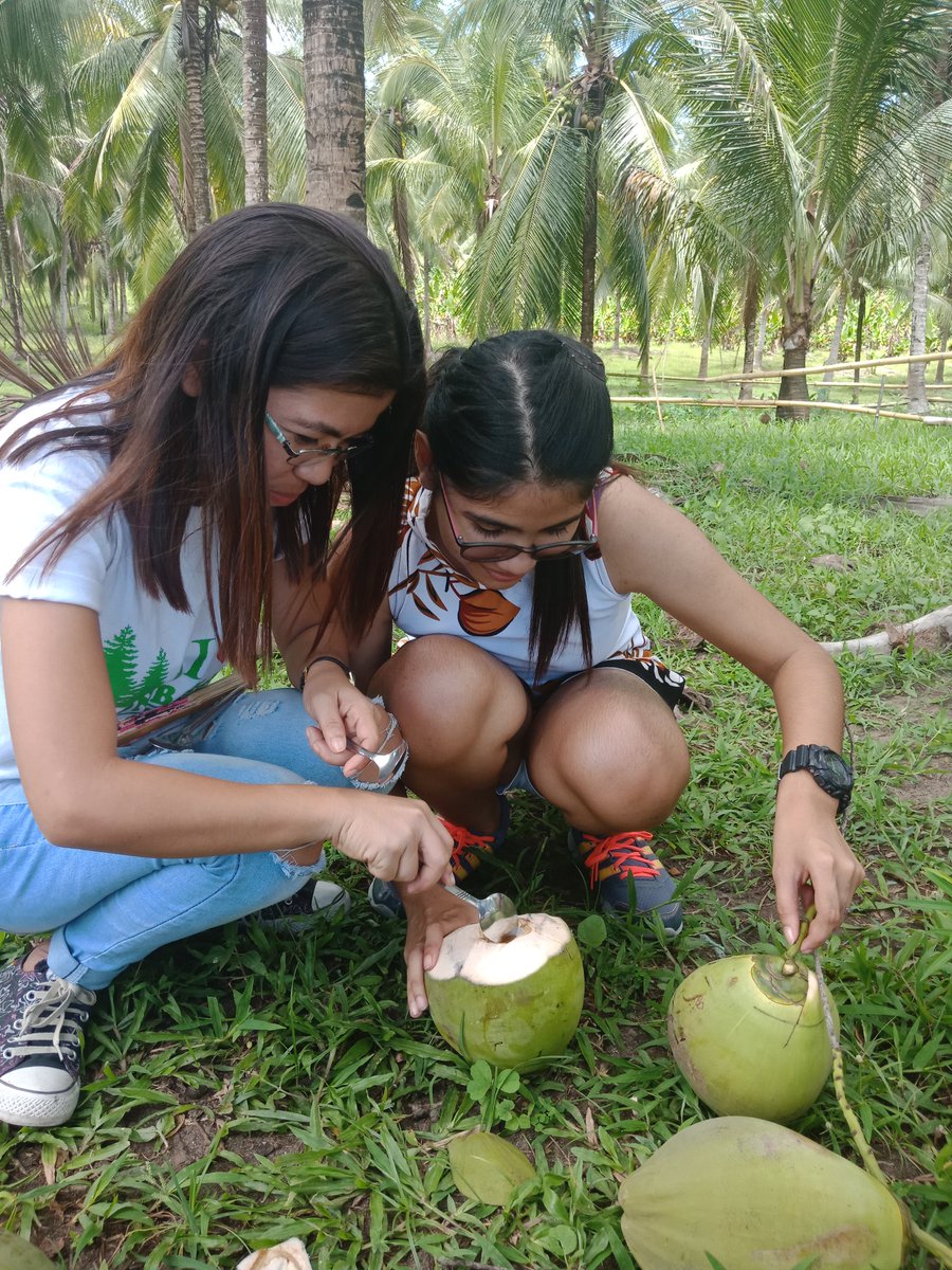 cidrawrr's tweet photo. Have you ever lived the farm life? 🐔🌤
It’s untouched, peaceful and away from the city’s hustle bustle. A perfect way to kick back and finish that novel you have in mind. ❤
#weekend #buko #lapok 😂 https://t.co/KqvEQ0cWOD