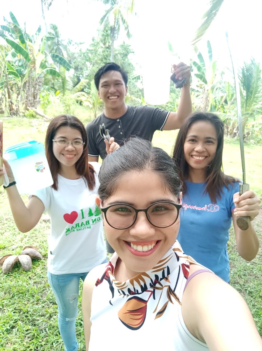 cidrawrr's tweet photo. Have you ever lived the farm life? 🐔🌤
It’s untouched, peaceful and away from the city’s hustle bustle. A perfect way to kick back and finish that novel you have in mind. ❤
#weekend #buko #lapok 😂 https://t.co/KqvEQ0cWOD