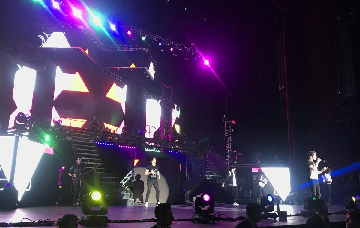 sonymusicmexico's tweet photo. ¿Quién no tiene un #ErrorPerfecto? @soyalannavarro, @soyalonsovillal, @freddyleyva, @JosDice y @bryanmouque lo tiene y se llama #Coders #MODOAVIONTOUR #LoProhibidoDeCD9 @AuditorioMx https://t.co/wK4Y2RdfKN