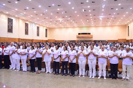 IurdAlagoas's tweet photo. https://t.co/oLw9eTY8tl

Valmiro Lino chegou na Igreja Universal com a vida totalmente destruída, devido aos vícios e a sua esposa que tinha problemas de saúde. 
Mas ao chegar na Universal, participando das reuniões e agindo a sua fé, Valmiro venceu os vícios e obteve o milagre. https://t.co/LSqse7Sl0X