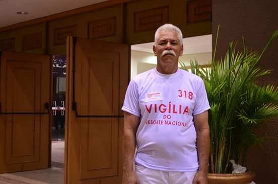 IurdAlagoas's tweet photo. https://t.co/oLw9eTY8tl

Valmiro Lino chegou na Igreja Universal com a vida totalmente destruída, devido aos vícios e a sua esposa que tinha problemas de saúde. 
Mas ao chegar na Universal, participando das reuniões e agindo a sua fé, Valmiro venceu os vícios e obteve o milagre. https://t.co/LSqse7Sl0X