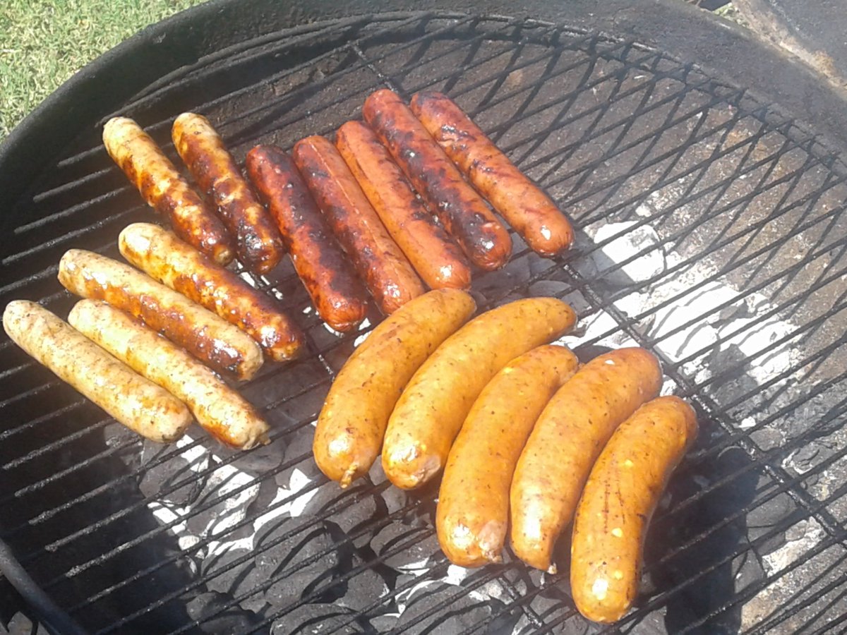 donniepsports's tweet photo. All my cooking done!!! #SmokeSomething #MemorialDayWeekend
#Burgers #Ribs #3TypesofBrats #GrilledCod @chargriller @Kingsford https://t.co/Sc2xbdw8lf