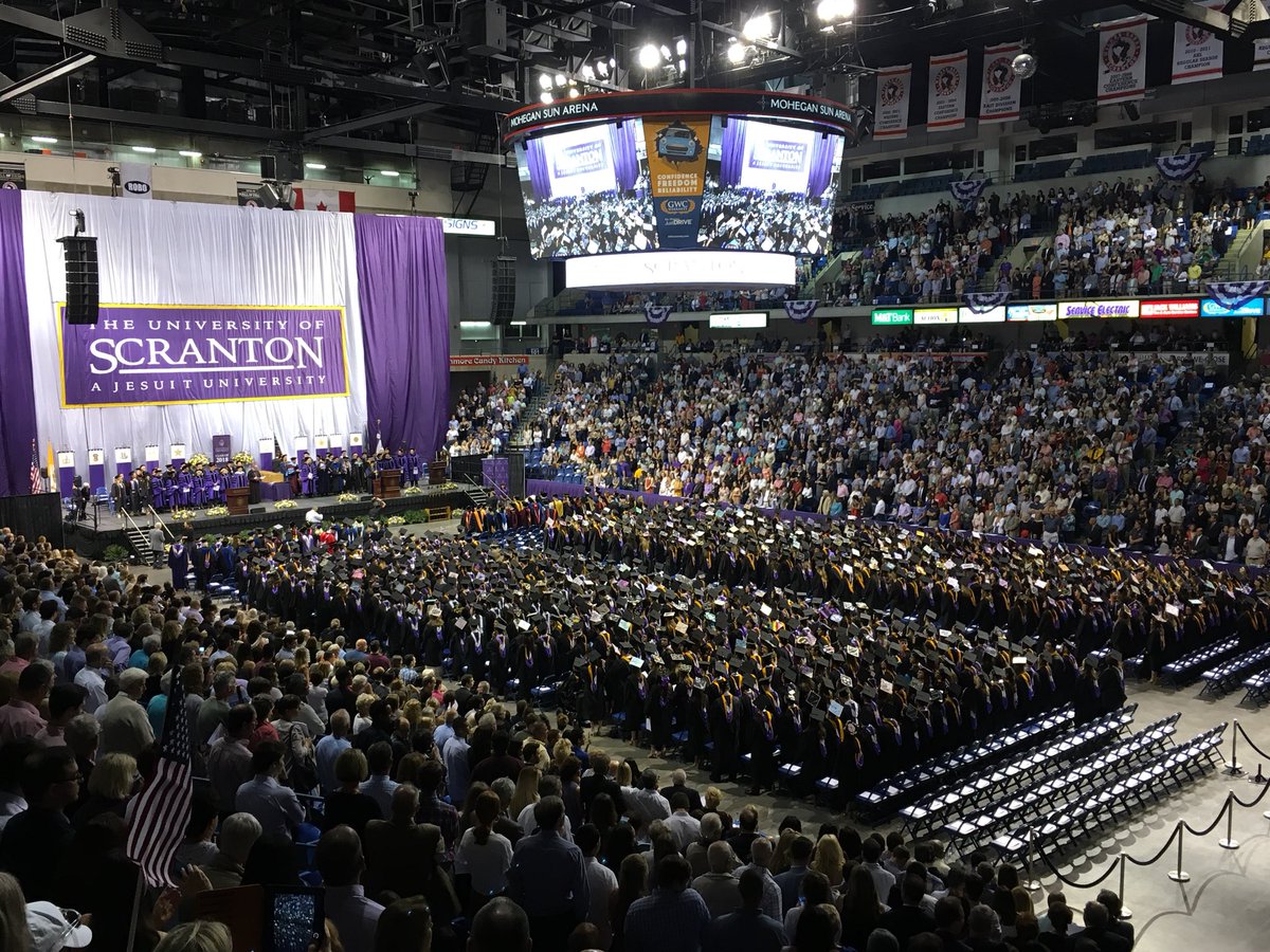 ScrantonWBB's tweet photo. Congrats to all of today's graduates... especially our 3...@katie_brod23, @lindsayfluehr3 & Katie Feehery.
#USGrad18
#LadyRoyals https://t.co/pJsHopwlqP