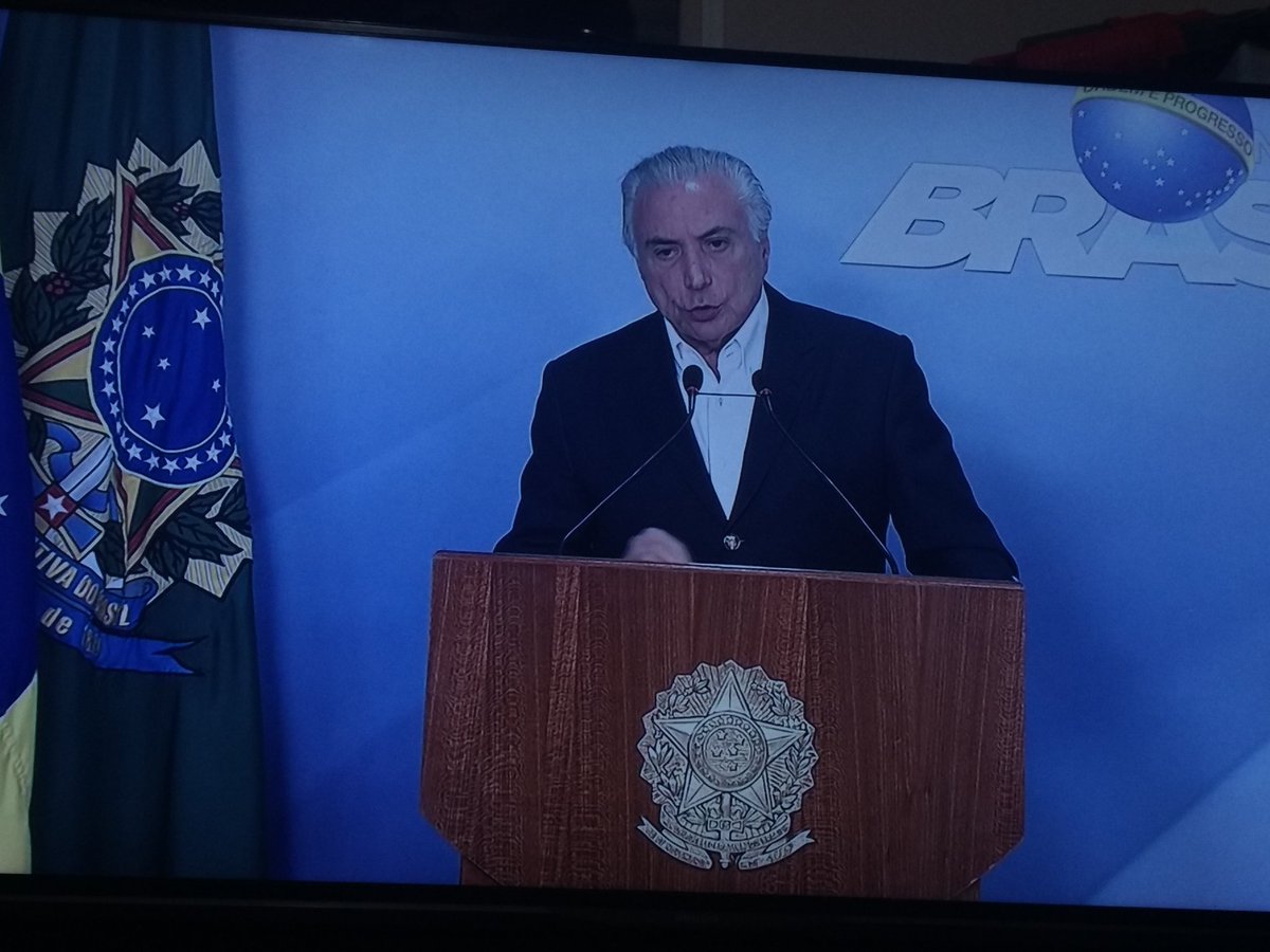 marcus_castro's tweet photo. Tá de sacanagem né Temer! 0,46 centavos e somente no Diesel! 
É só pegar e tirar essa cambada de sanguessugas de Brasília, que irá conseguir verba pra baixar todos os combustíveis!
#TemerAbaixaAGasolina https://t.co/j2JCkLDGOA