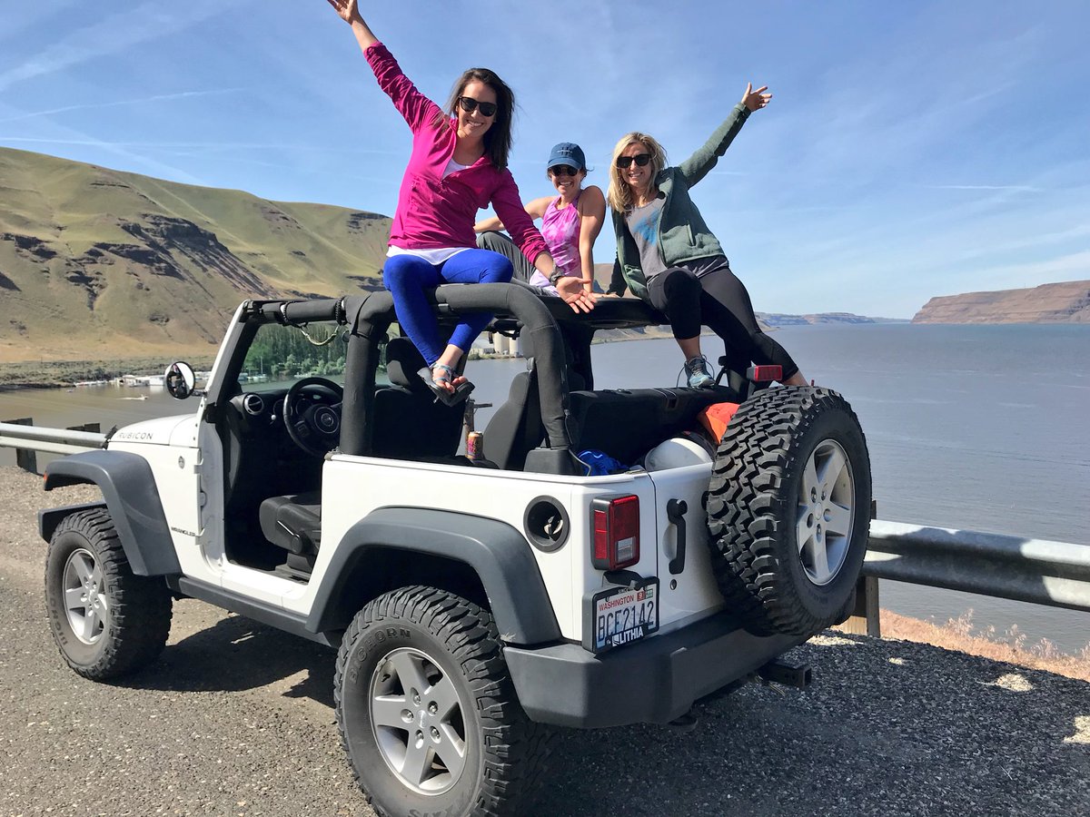 KelleyBayernWX's tweet photo. What a weekend of weather! ☀️ Got the Jeep top off and squeezed in one more adventure at the Wallula Gap. #ClimbWA #Jeeps #OIIIIIIIO #EasternWA https://t.co/u7BhyNP3Dk