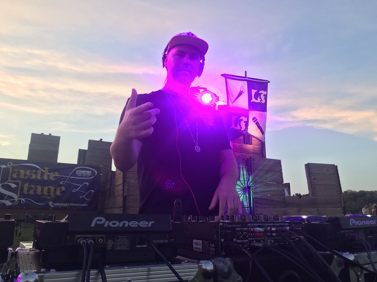 LionFireFest's tweet photo. .@JAYCEEOH is gonna shut the Castle Stage DOWNNNN. Are you ready?! #LionFire https://t.co/7fdZzftj2V