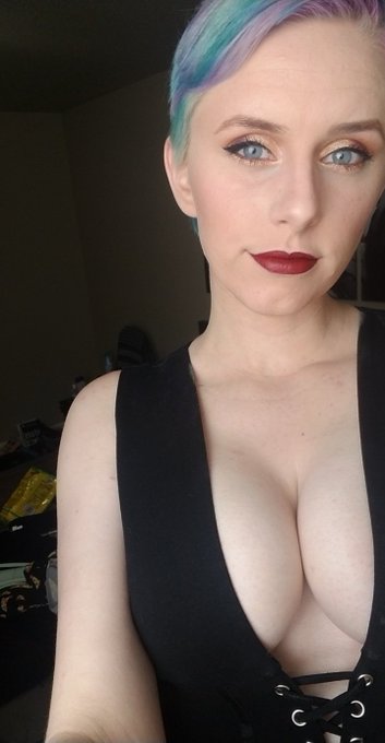 Before my makeup got wrecked by making out and sucking cock at the sex club last night 💖 We are taking<a href="/tag/bbclovers"class="tags"><span>#bbclovers</span></a><a href="/tag/cucklist"class="tags"><span>#cucklist</span></a>