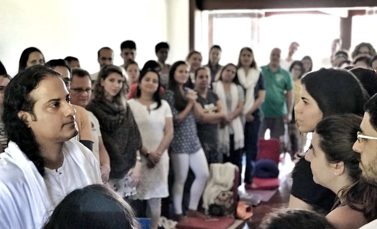 aakashavani's tweet photo. Was a pleasure to share Gurudev's @SriSri wisdom of  Love, Strength &amp; Commitment with more than 150 @ArtofLiving teachers from all over Brazil..! 
#TRMBrazil2018 #NewBeginning
#BeAYogi https://t.co/sXTroSeCkL
