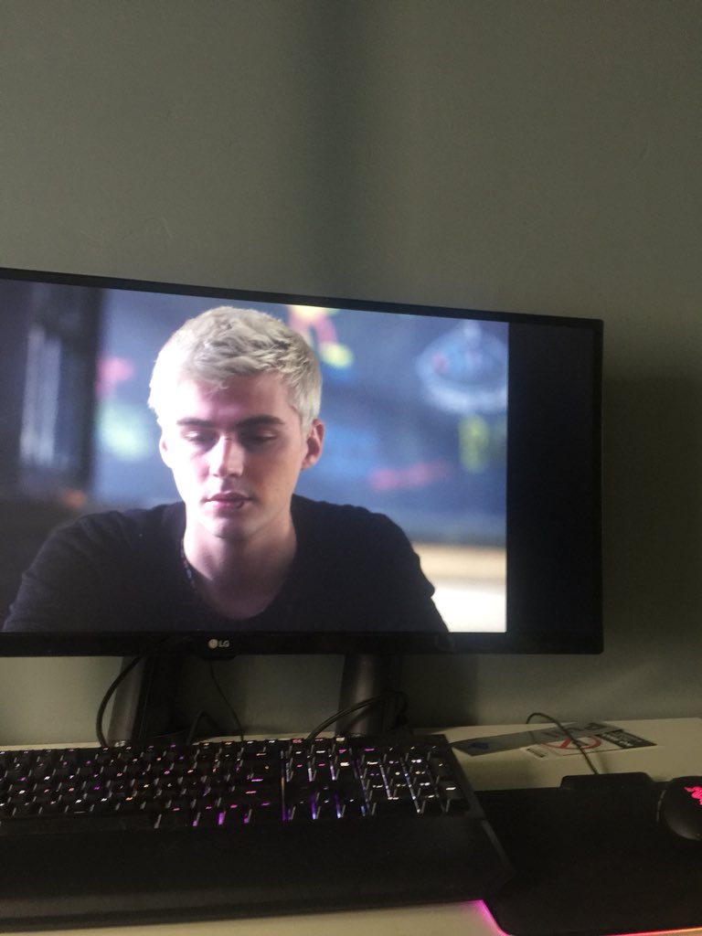 EliPlaysTV tweet media