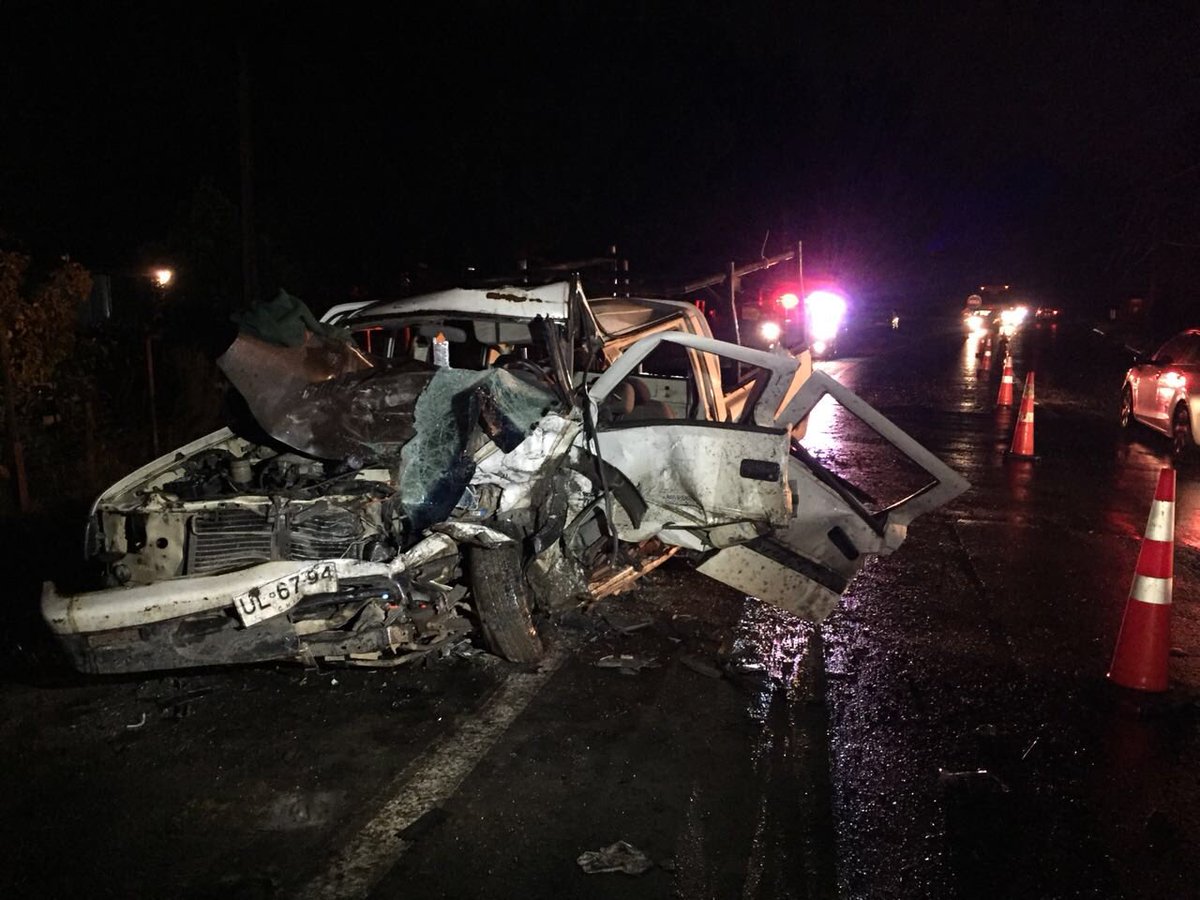 T13Concepcion's tweet photo. Al menos 4 personas debieron ser inmovilizadas y trasladadas al Hospital Regional de #Concepción, tras accidente que involucró a 4 vehículos en el kilómetro 10 de la Ruta de la Madera, entre San Pedro de la Paz y Santa Juana. Precaución, tránsito comienza a normalizarse. https://t.co/RyJv2hHNnk
