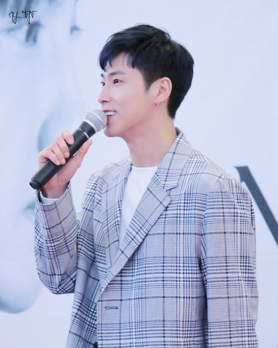MY_TJF's tweet photo. 180404 하남 팬싸인회 1 #유노윤호 #정윤호 https://t.co/TBgX4KgHhI