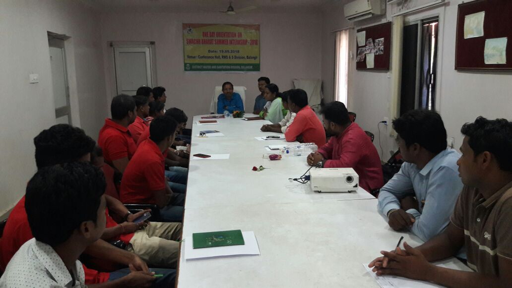 SwachhBalangir's tweet photo. One day orientation program on SBSI for NYKS youth volunteers organized by DWSM, Balangir on 19.05.18 #SwachhBharat #zsbp #SwachhSummer @swachhbharat @sbmodisha @odisha_zsbp @paramiyer_ @DivyangWaghela @PRDeptOdisha https://t.co/H2dKWnDM99