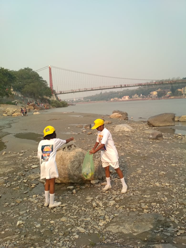 These two young Swachhta Leaders were so inspired by our Swachh Bharat Yatra campaign today that they organized their own clean-ups on the ghats and beaches of Rishikesh, and inspired yatris to #EndOpenDefecation for #MyCleanIndia, with inspiration of @PujyaSwamiji !