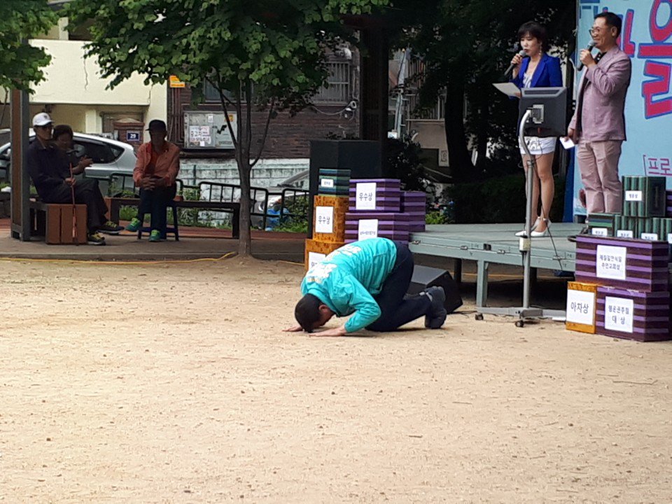 최백규 후보 5월27일 숭의교회, 마을주민잔치, 제8회 도화초등학교 총동창회 체육대회에서 구민과 함께 blog.naver.com/hand1915/22128…