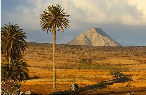 Vistas a la montana Sagrada de Tindaya. Fuerteventura