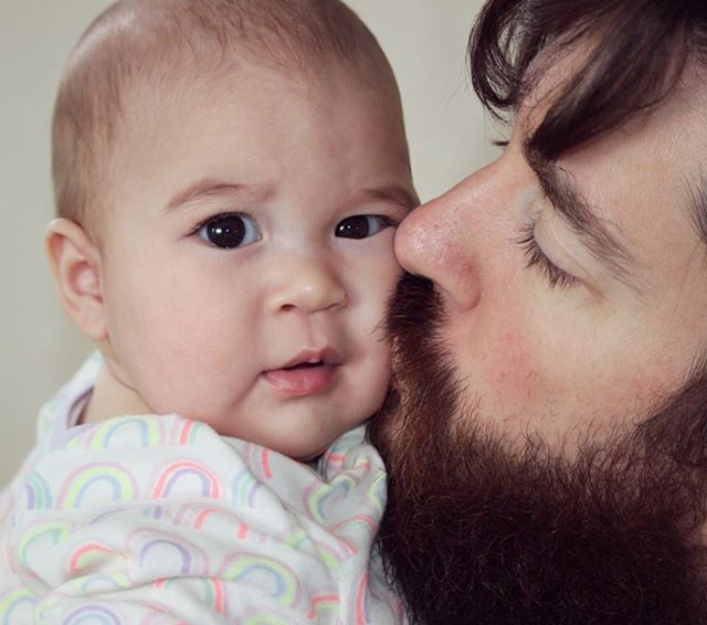 Anne_Margolis's tweet photo. Becoming a #NewDad is a big deal yet it is the best part of your life ever! 📷: @holcombeclan #BondingMoments #DaddyAndBaby #DontForgetDads 📷: @homesweethomebirth https://t.co/qXKhTNFKZA