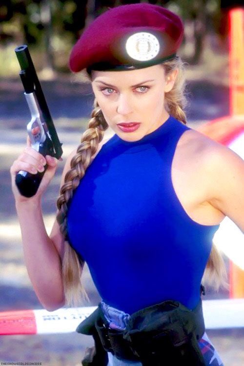 Happy birthday Kylie Minogue ... still the only thing I know you from is that Van Damme Street Fighter movie. 