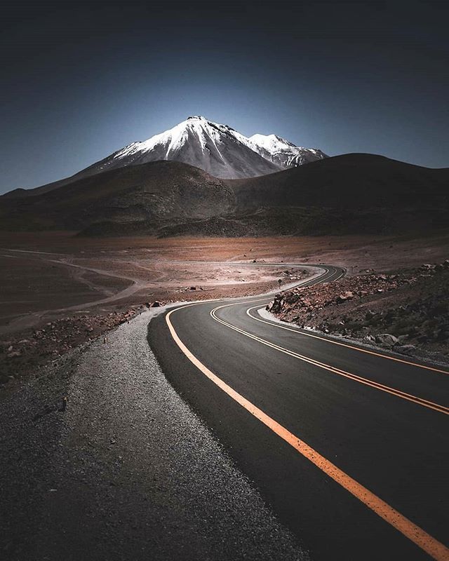 📸 @olli_wah -  #sanpedrodeatacama #atacamadesert #vulcano #welivetoexplore #earth_shotz #earthoffical #earthfocus #roamearth #thevisualgrams #thestokedvisuals #moods_in_frame #king_shots #southamerica #sonyalpha #sonyimages #justgoshoot  #exploretocreate #chilemochilero #moo…