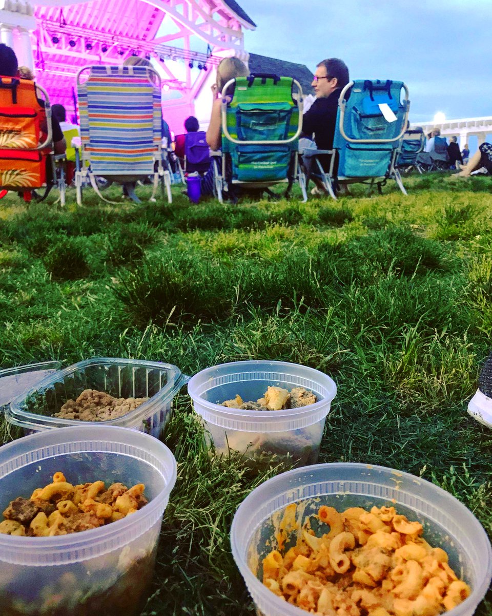stefvstevens's tweet photo. Listened to some jazz, & had a little picnic of more food from @kahiauvegan at the Oceanfront! Salute to Summer was a ton of fun๐ Today has been an amazing day, I love VB!
#virginiabeach #vabeachoceanfront #hamptonroads #salutetosummer #brokebusyveganchick https://t.co/AHVHSFLugS