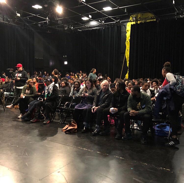 HakimDough's tweet photo. I remember when Che and Donnie threw me an oop of an opportunity to interview @VicMensa for the students of @DyettArtsHS. Vic was on in town on tour, but he made time for the shorties. #Icanrespectthat #DondaHouse https://t.co/Mg2opW2ILV