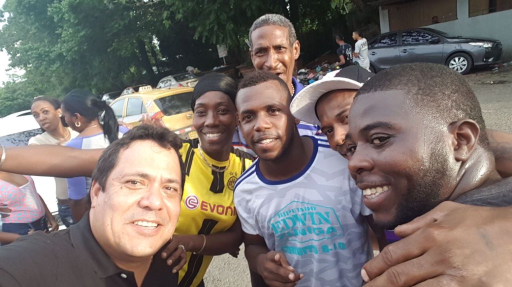 edwinz2014's tweet photo. Compartiendo con mi gente de San Joaquín en la liga italiana del 8-10 siempre por el deporte #SecretariaDeLaMujer #CambioDemocratico #SeParteDelCambio #romulorouxpresidente https://t.co/DQrzOL7aWN