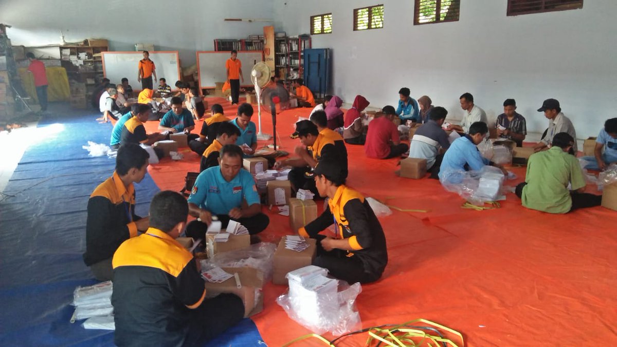 bawaslubatang's tweet photo. Pengawasan Sortir dan Pelipatan Surat Suara bertempat di KPU Kabupaten Batang.
Batang, 24 s.d 28 Mei 2018. https://t.co/wupVlHRbbm