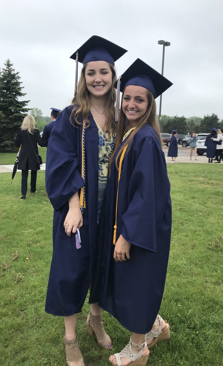 laurennerickson's tweet photo. Happy birthday @lily_strausser 🎉love you so much 💗 I’m going to miss our weekly dinners next year 😢 I hope your day was perfect 😚 https://t.co/ZBnB9z4TG2