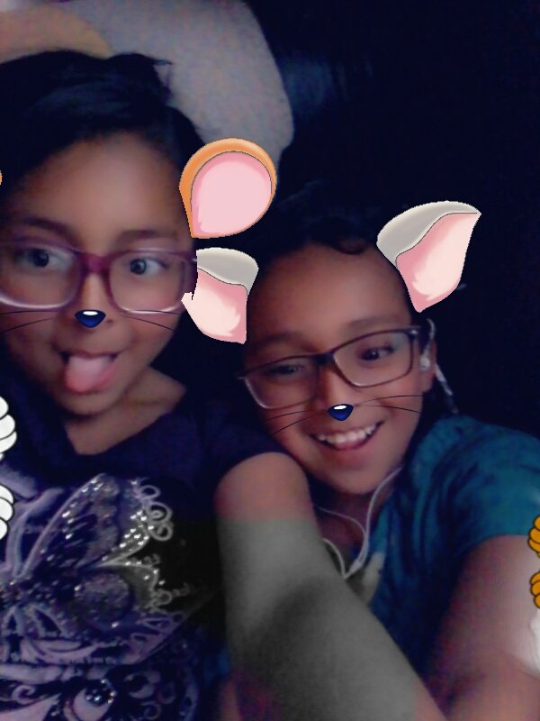 litlekika's tweet photo. #EsMiAmigo  mis hermosas hijas viendo  grandes héroes https://t.co/iWoA2uvVUK