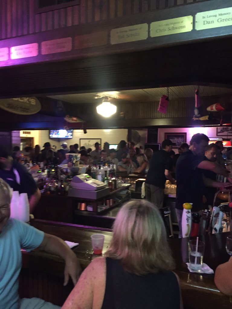 CHUCKSLakeshoreINN tweet media