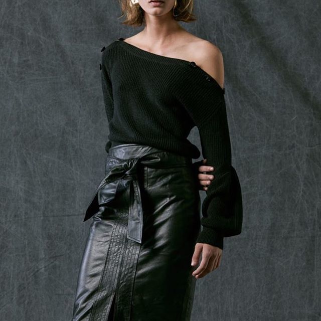 BloomsFashion's tweet photo. Leather skirt will be your go to piece in your wardrobe for years to come. Open 9.30-5 on Mondays.
9.30-5.30 Tues-Friday
9.30-5 Saturday
#leather #leatherskirt #black #blackleather #blackisbest #wardrobeclassics #style #fashion #blogger #australianstyle #fremantle #classi⦠https://t.co/UcQ08Sx6eQ