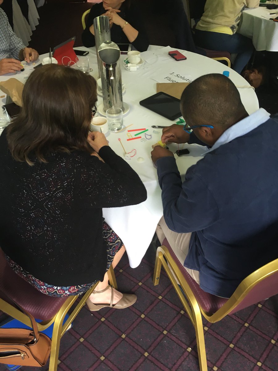 MyLearningTweet's tweet photo. Paper Bag Challenge underway! Grit, encouraging & designing #futurelearnaus https://t.co/hRgvWOw2RE