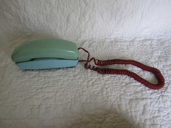 rarefinds4u's tweet image. Vintage Turquoise Telephone Push Button Mismatched Cord New England Telephone #VintagePhone #PushButtonPhone #telephone #phone #RetroTelephone #RetroPhone #vintage #rarefinds4u #trimline #turquoise 
$14.95
➤ goo.gl/zxytCF
via @outfy
