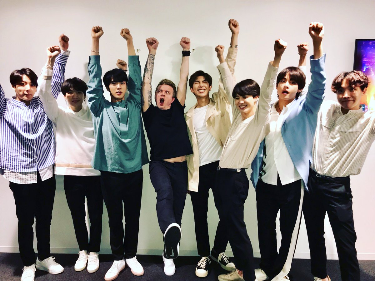 JoJoWright's tweet photo. SURPRISE #BTSArmy ✌🏼 Played #FakeLove on the @iHeartCountdown this weekend, hope you enjoyed! FYI: @BTS_twt joins me (in a few weeks) as my guest on the countdown, keep you posted! (I’m in the middle) https://t.co/4FhgUHpV5l
