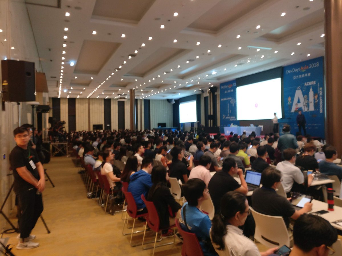 DataSnowman's tweet photo. Looking forward to my AI and Big Data Analytics presentations and workshops tomorrow at #devdaysasia2018 https://t.co/KRjFsGWuLK